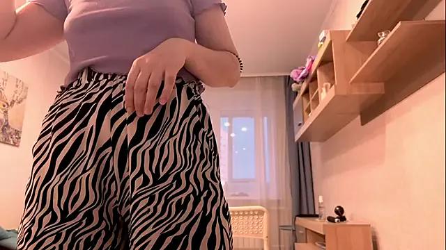 Photos of KiraBerht from StripChat is Freechat