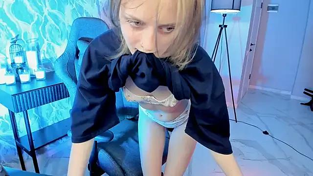 KiraMontoya from StripChat is Freechat