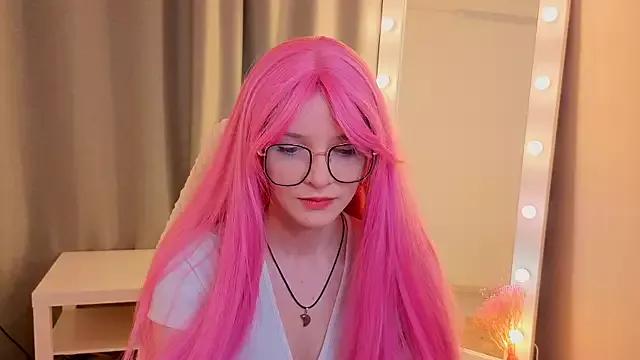 KiraMountrays from StripChat is Freechat