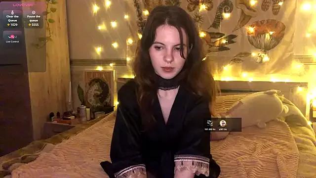 KiraVelora from StripChat is Freechat