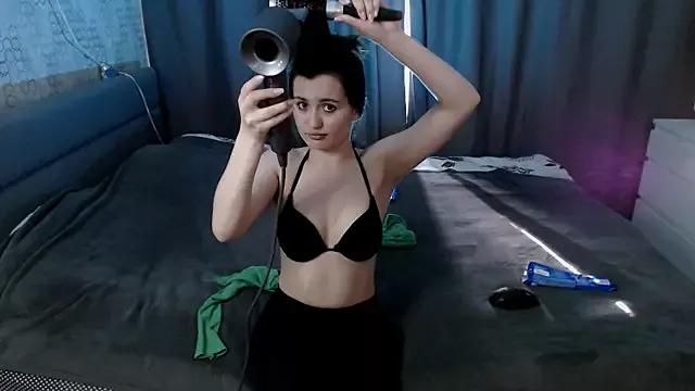 KiraYammy from StripChat is Freechat