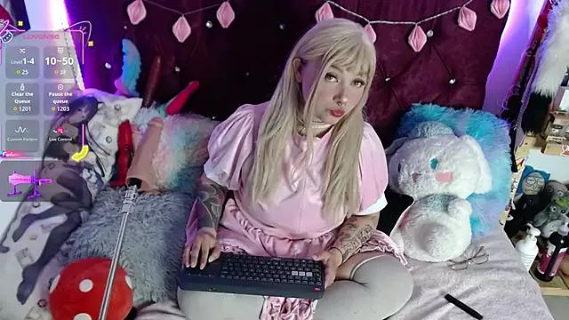 Kitty-Kat_ from StripChat is Freechat