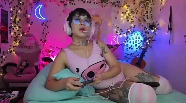 Customizable and immersive: Energize your taste buds and checkout our delicious choice of amateur cams liveshows with excited livestreamers getting their sweet physiques pounded with their beloved vibrating toys.