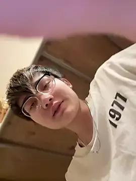 KK-cuteboy from StripChat is Freechat