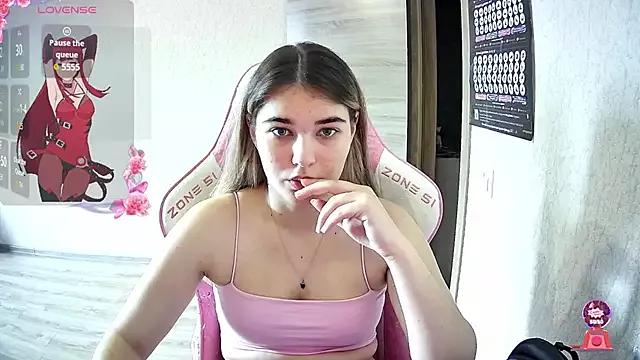 Kris_Moss from StripChat is Freechat