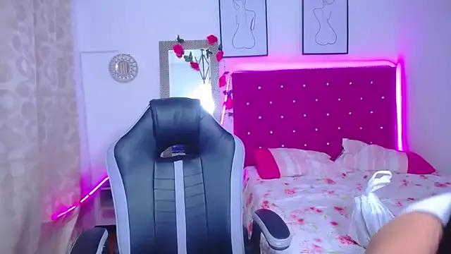 Customizable and immersive: Energize your taste buds and checkout our delicious choice of amateur cams liveshows with excited livestreamers getting their sweet physiques pounded with their beloved vibrating toys.