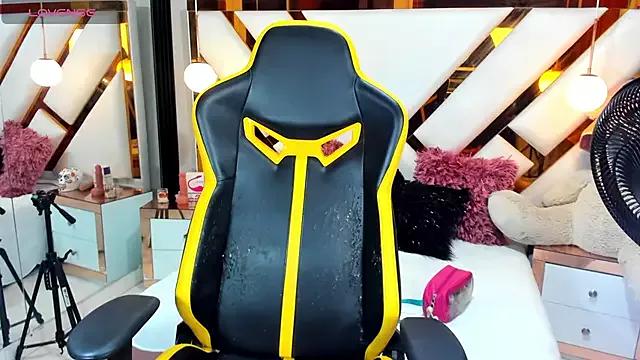 Customizable and immersive: Energize your taste buds and checkout our delicious choice of amateur cams liveshows with excited livestreamers getting their sweet physiques pounded with their beloved vibrating toys.