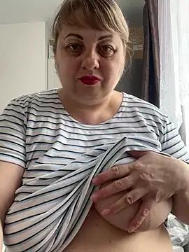 LanaSoftt from StripChat