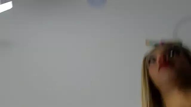lara_wolf from StripChat is Freechat