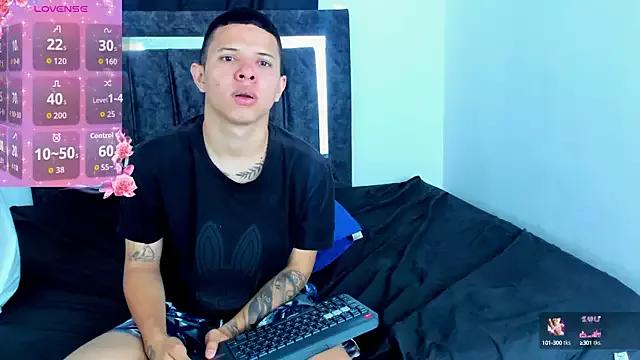 LatinsGuys25 from StripChat is Freechat