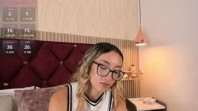 LauMiller from StripChat is Freechat