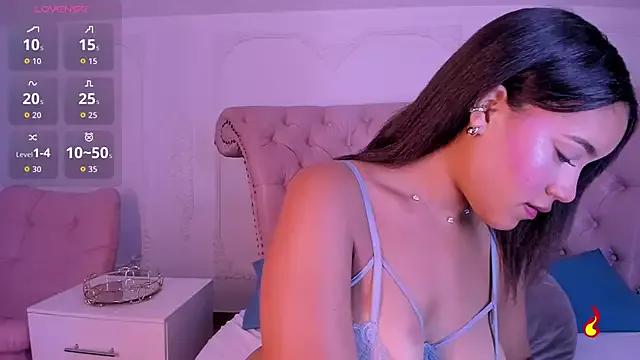 Laura_Ferrer_ from StripChat is Freechat