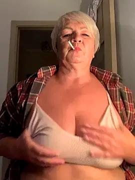 Laura_Millf from StripChat is Freechat
