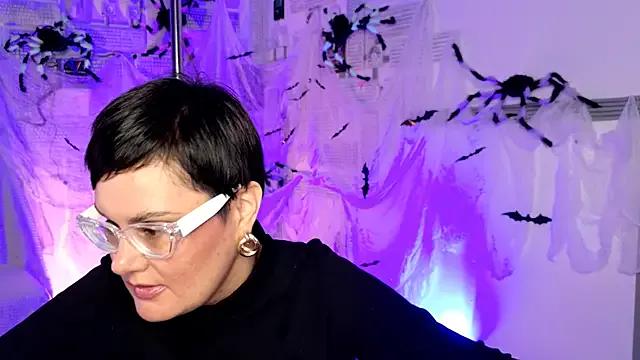 LauraDavidsons from StripChat is Freechat