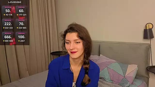 LauraYoungg from StripChat is Freechat