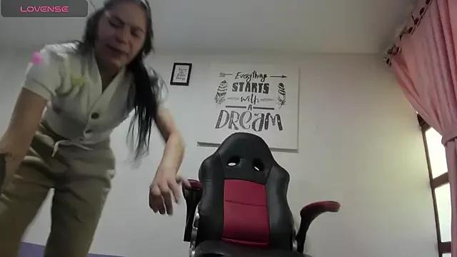 Laurel23_ from StripChat is Freechat