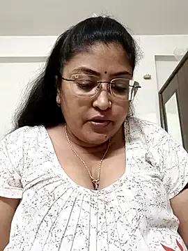 LAVERNIYA_ from StripChat is Freechat