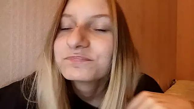 laytafltsmile from StripChat is Freechat