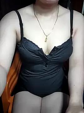 LeanaLy from StripChat is Freechat