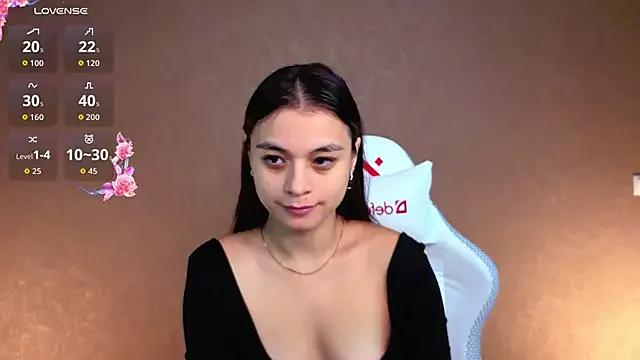 Leila_Hefner from StripChat is Freechat