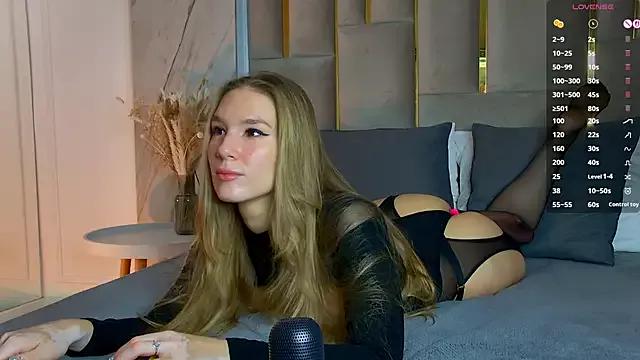 LeslieMines from StripChat is Freechat