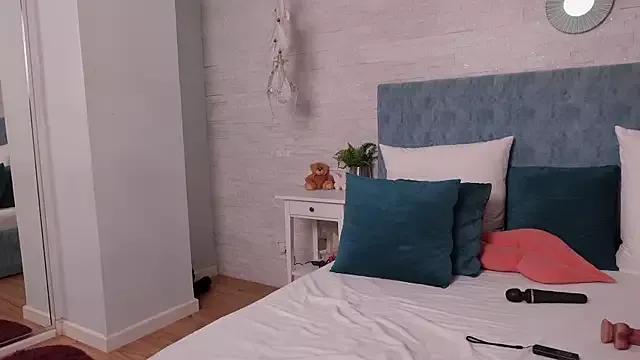 Customizable and immersive: Energize your taste buds and checkout our delicious choice of amateur cams liveshows with excited livestreamers getting their sweet physiques pounded with their beloved vibrating toys.