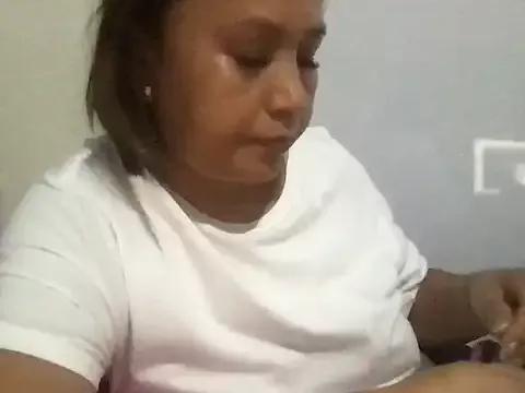 Lhadycarolyn from StripChat is Freechat