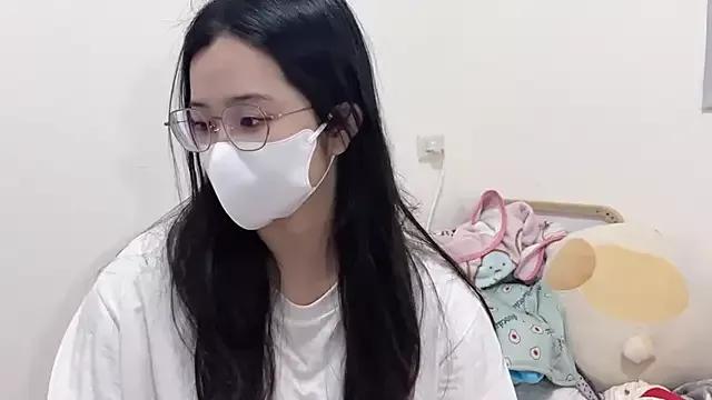 LHeart from StripChat is Freechat