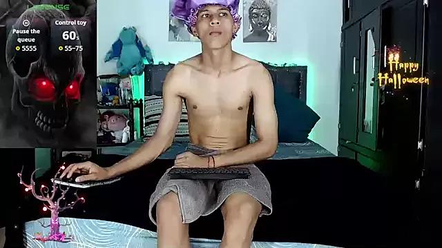 Customizable and immersive: Energize your taste buds and checkout our delicious choice of amateur cams liveshows with excited livestreamers getting their sweet physiques pounded with their beloved vibrating toys.