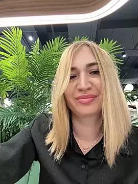 LILI_25_25 from StripChat is Freechat