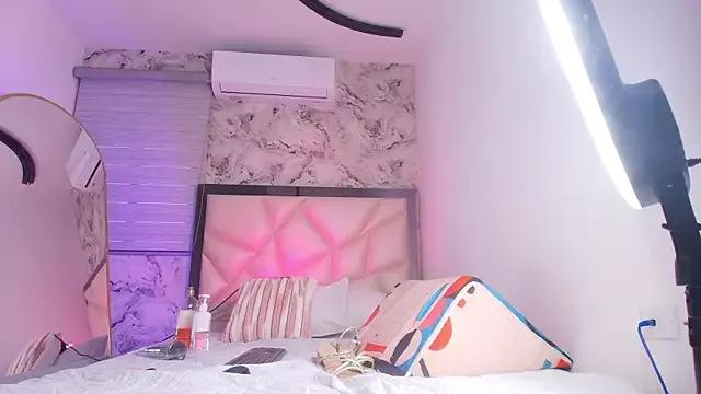 lili_jhonson from StripChat is Freechat