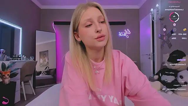 Customizable and immersive: Energize your taste buds and checkout our delicious choice of amateur cams liveshows with excited livestreamers getting their sweet physiques pounded with their beloved vibrating toys.