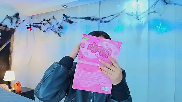 Customizable and immersive: Energize your taste buds and checkout our delicious choice of amateur cams liveshows with excited livestreamers getting their sweet physiques pounded with their beloved vibrating toys.