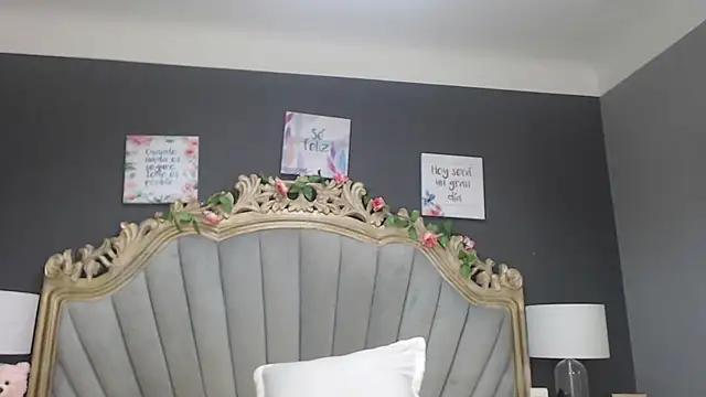 LindaBird from StripChat is Freechat