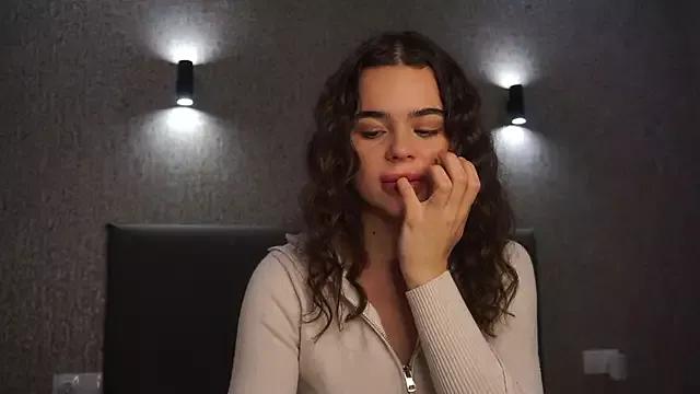 lindaTT from StripChat is Freechat