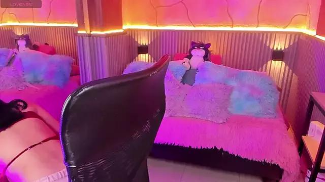 LindaWz_ from StripChat is Freechat