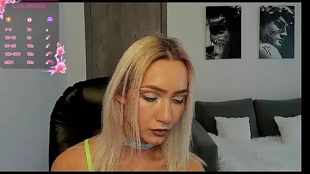 Lisa_Shultz from StripChat is Freechat