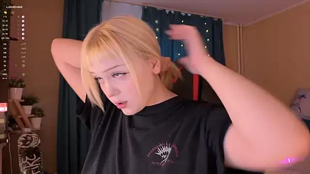 Photos of LisaLaas from StripChat is Freechat
