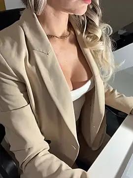 Photos of lisshorn from StripChat is Freechat