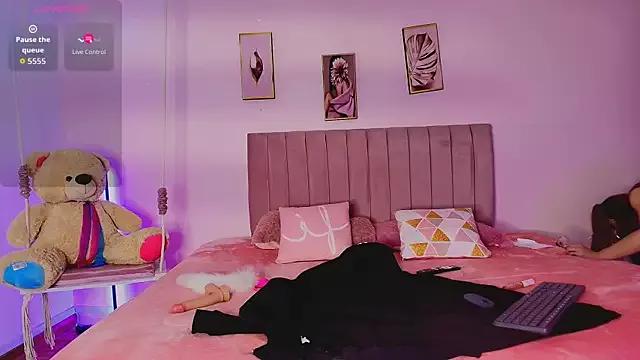 Customizable and immersive: Energize your taste buds and checkout our delicious choice of amateur cams liveshows with excited livestreamers getting their sweet physiques pounded with their beloved vibrating toys.