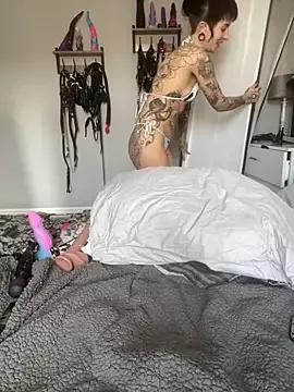 littleinkedblaise666 from StripChat is Freechat