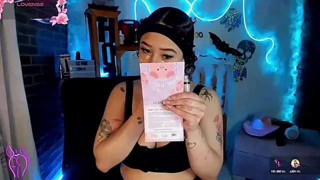 Lizz_martins from StripChat is Freechat