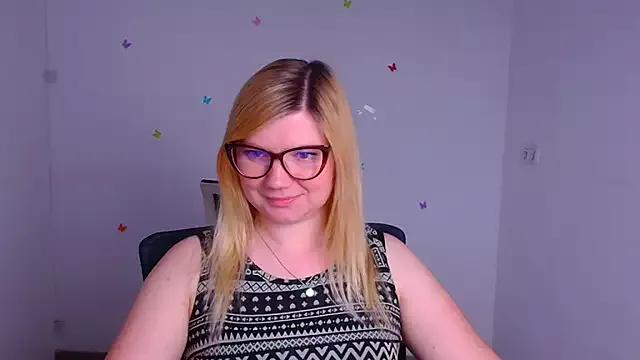 Lola_moree from StripChat is Freechat