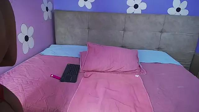 Customizable and immersive: Energize your taste buds and checkout our delicious choice of amateur cams liveshows with excited livestreamers getting their sweet physiques pounded with their beloved vibrating toys.