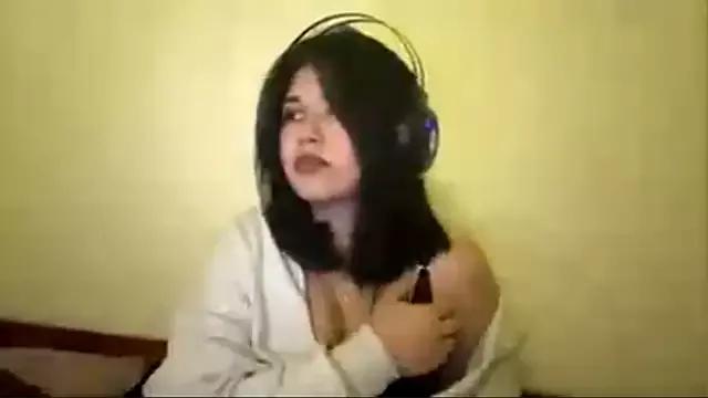 Lolamein from StripChat is Freechat