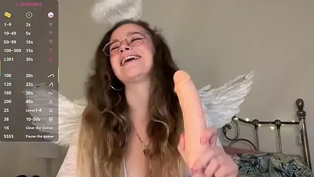 lolatheangel from StripChat is Freechat