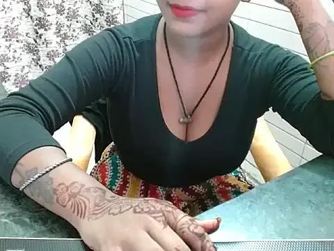 LovingPihu from StripChat is Freechat