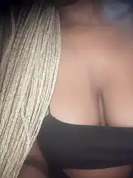 Luciouslips00 from StripChat is Freechat