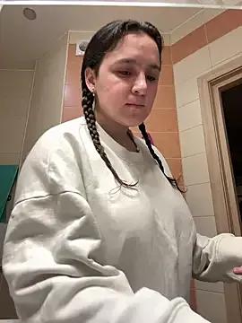 luisa_evans from StripChat is Freechat