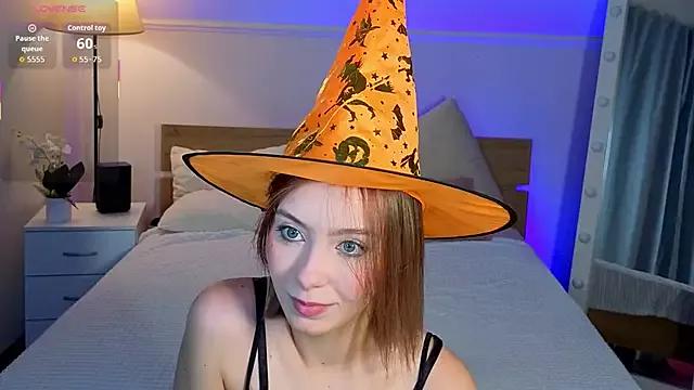 LumMina from StripChat is Freechat